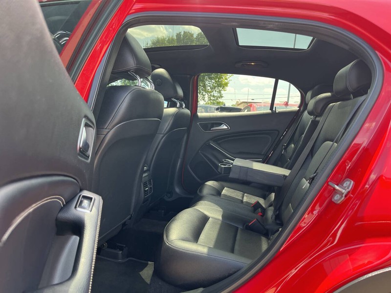 Mercedes-Benz GLA Vehicle Image 08