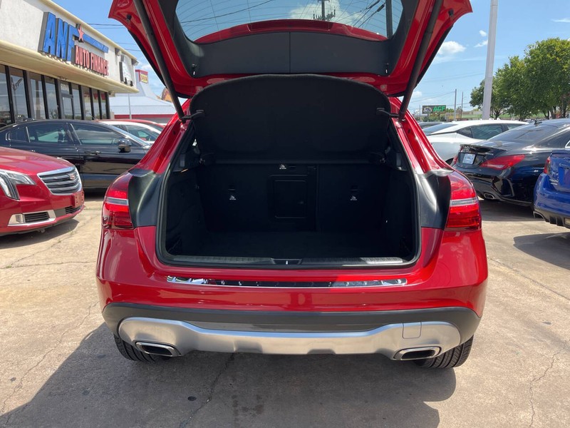 Mercedes-Benz GLA Vehicle Image 09