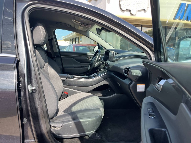 Hyundai Santa Fe Hybrid Vehicle Image 11