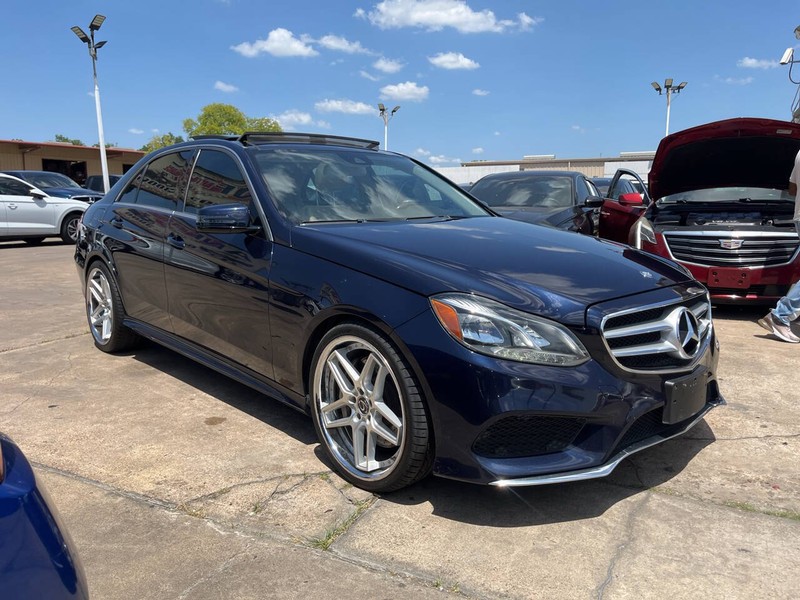 Mercedes-Benz E-Class Vehicle Image 06