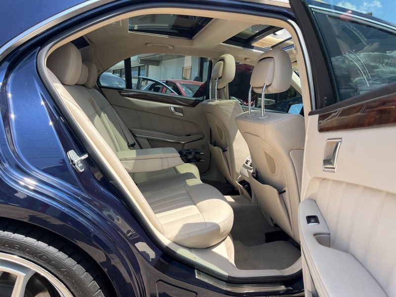 Mercedes-Benz E-Class Vehicle Image 10
