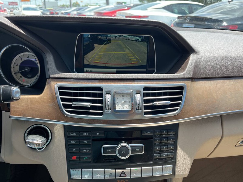 Mercedes-Benz E-Class Vehicle Image 12