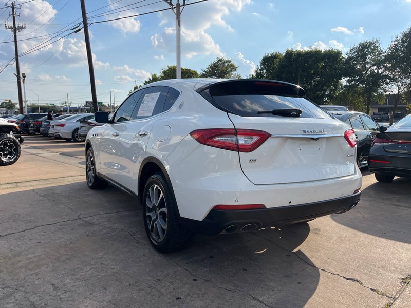 Maserati Levante Vehicle Image 03