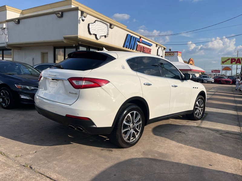 Maserati Levante Vehicle Image 05
