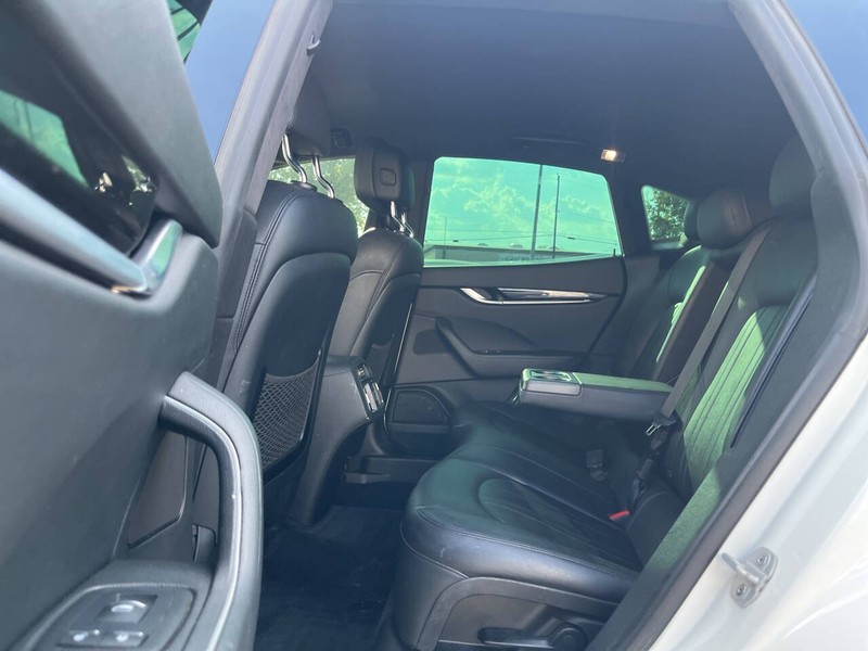 Maserati Levante Vehicle Image 08
