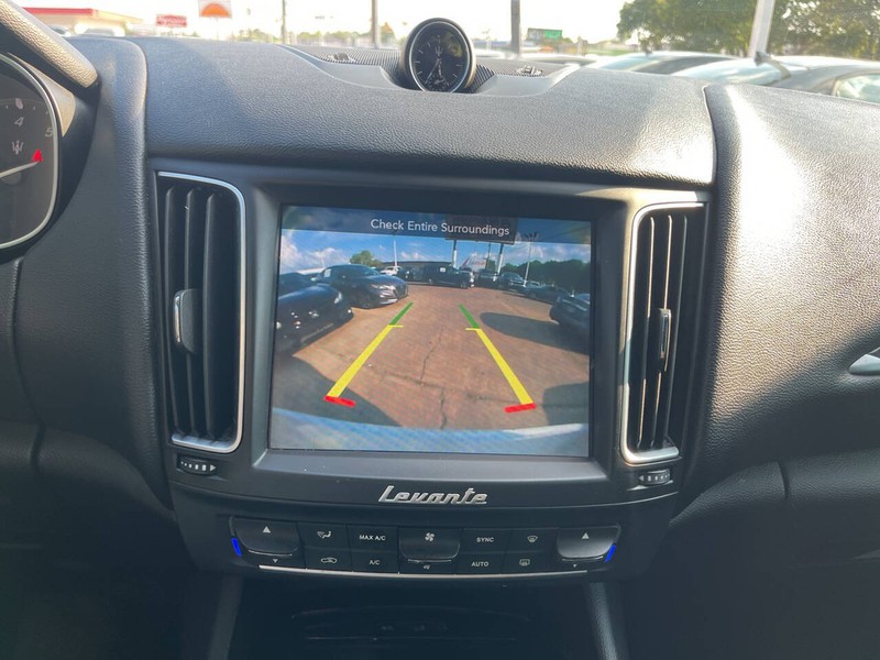 Maserati Levante Vehicle Image 12