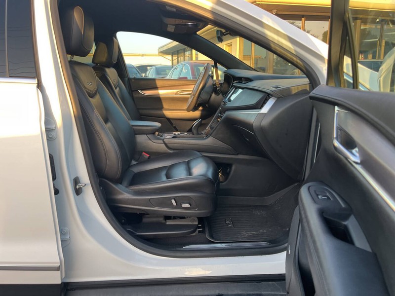 Cadillac XT5 Vehicle Image 11