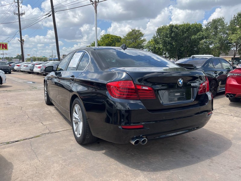 BMW 5 Series Vehicle Image 03