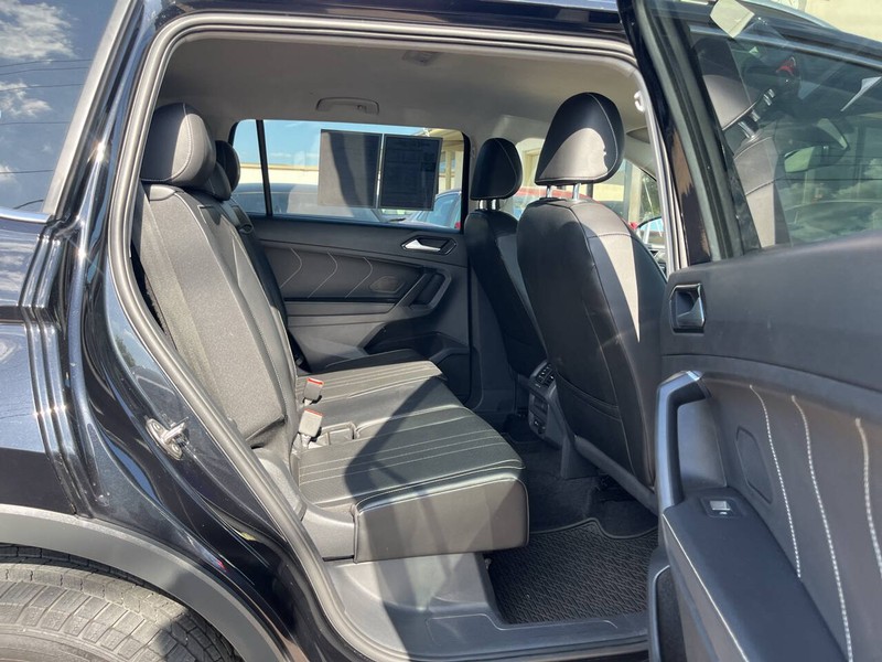 Volkswagen Tiguan Vehicle Image 11