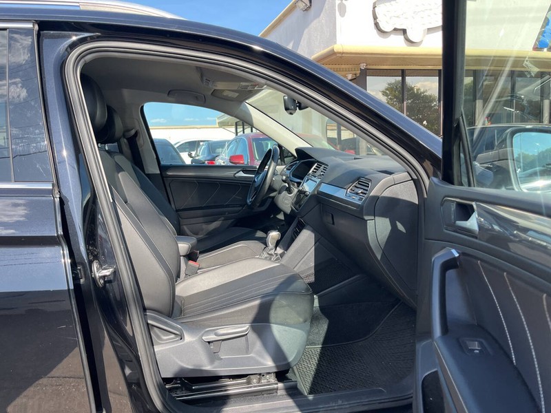 Volkswagen Tiguan Vehicle Image 13