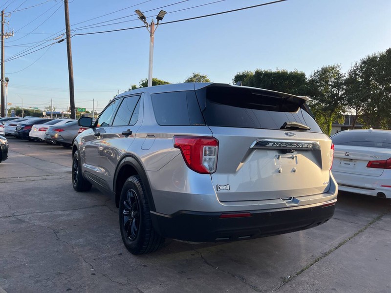 Ford Explorer Vehicle Image 03