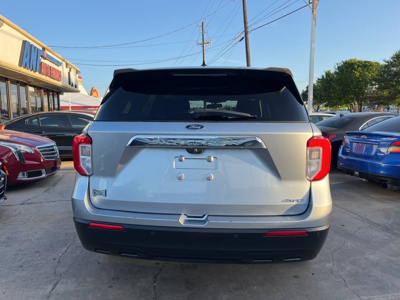 Ford Explorer Vehicle Image 04
