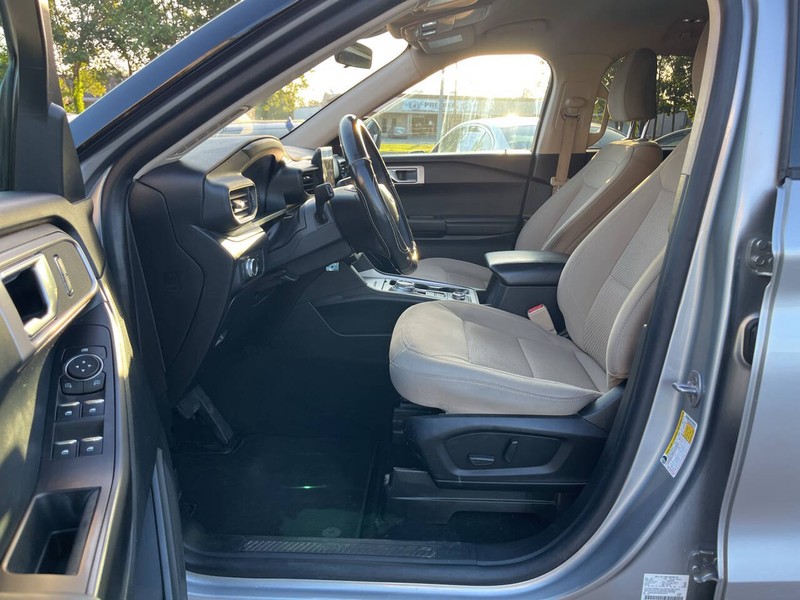 Ford Explorer Vehicle Image 07