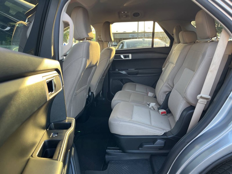 Ford Explorer Vehicle Image 08