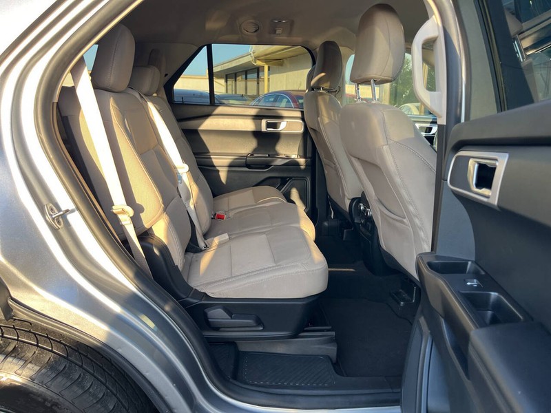 Ford Explorer Vehicle Image 11