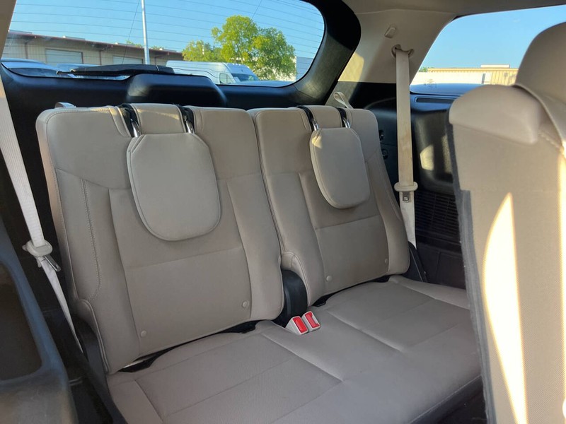 Ford Explorer Vehicle Image 12