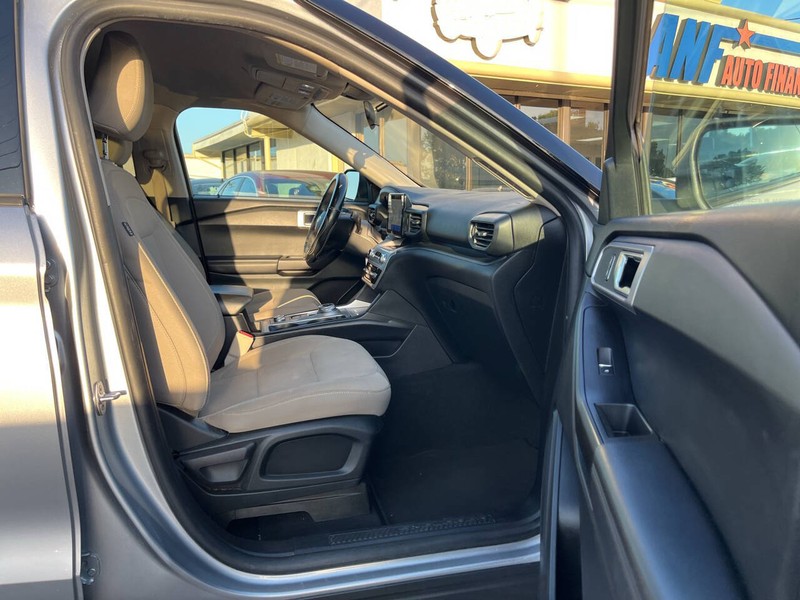Ford Explorer Vehicle Image 13