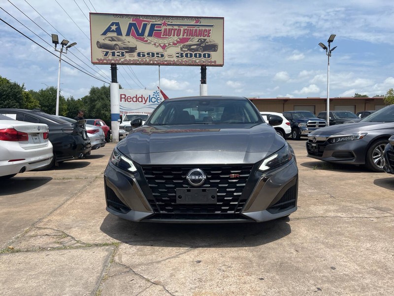 Nissan Altima Vehicle Image 02