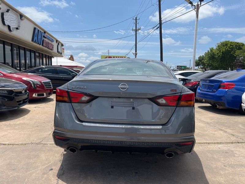 Nissan Altima Vehicle Image 04