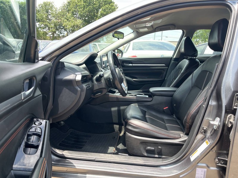 Nissan Altima Vehicle Image 07
