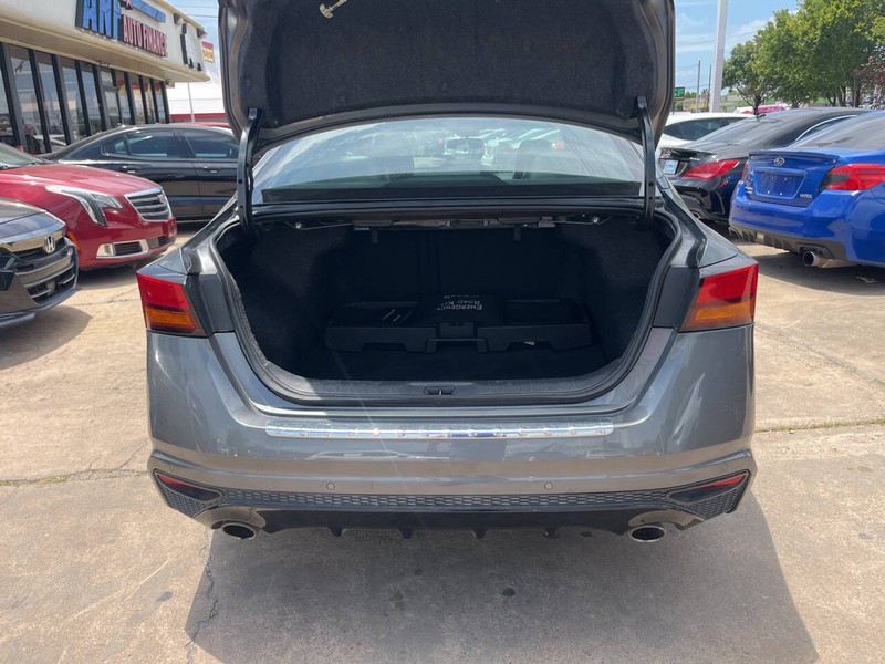 Nissan Altima Vehicle Image 09