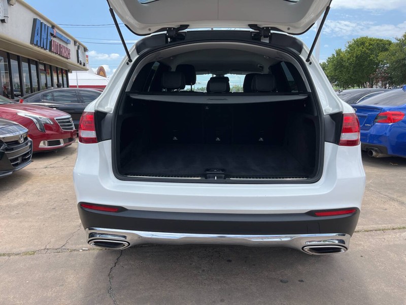 Mercedes-Benz GLC Vehicle Image 09
