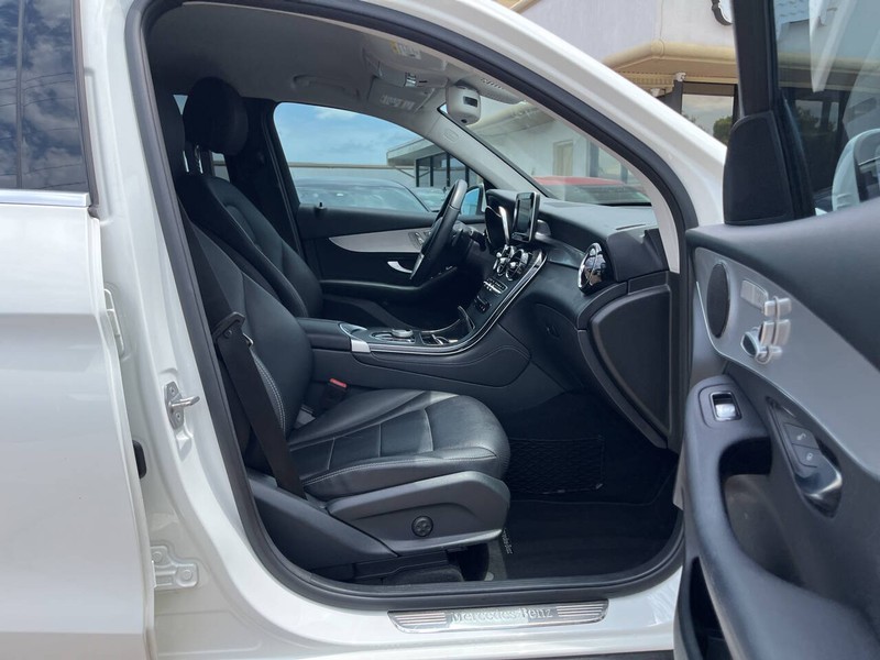 Mercedes-Benz GLC Vehicle Image 11