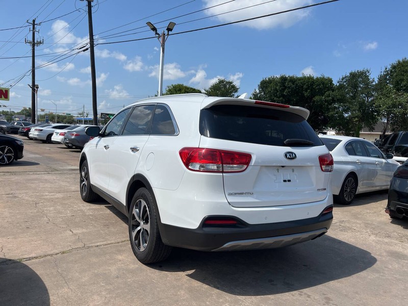 Kia Sorento Vehicle Image 03