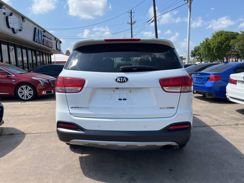 Kia Sorento Vehicle Image 04