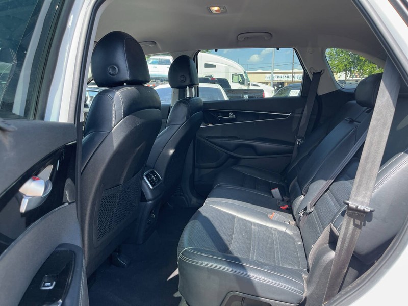 Kia Sorento Vehicle Image 08