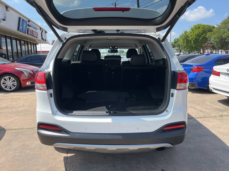 Kia Sorento Vehicle Image 09