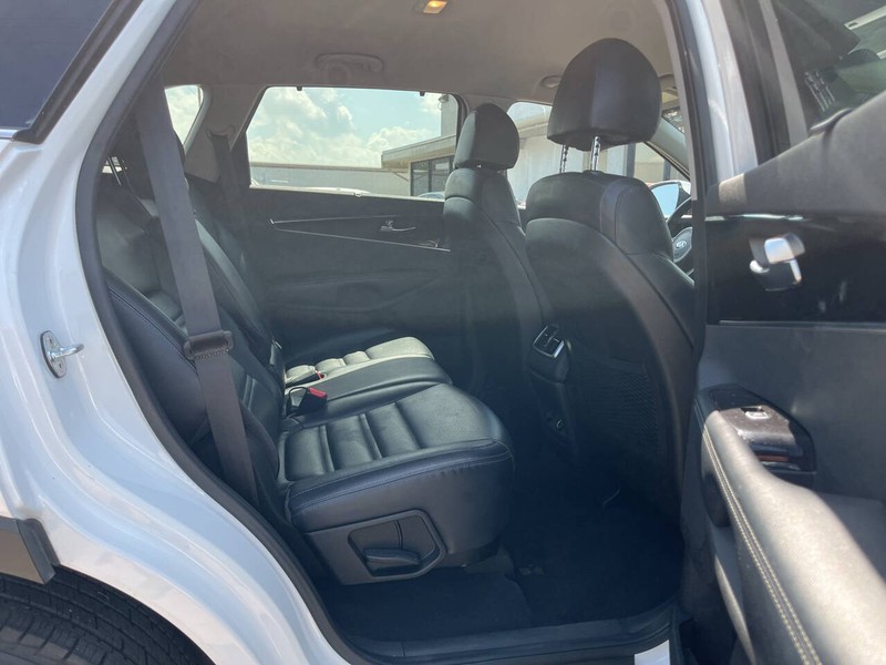 Kia Sorento Vehicle Image 10