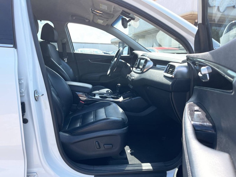 Kia Sorento Vehicle Image 11