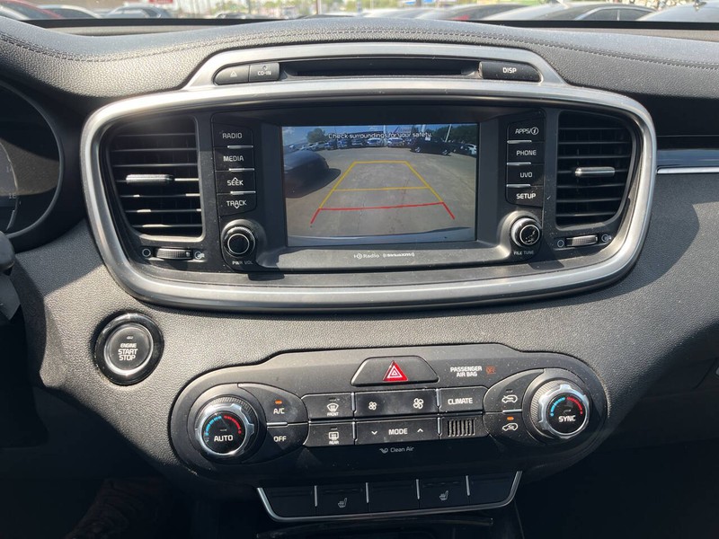 Kia Sorento Vehicle Image 12