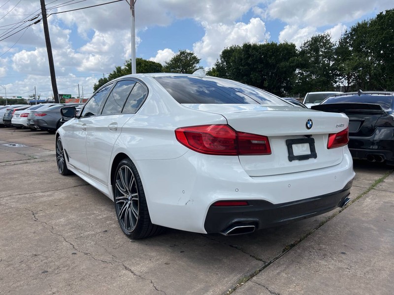 BMW 5 Series Vehicle Image 03