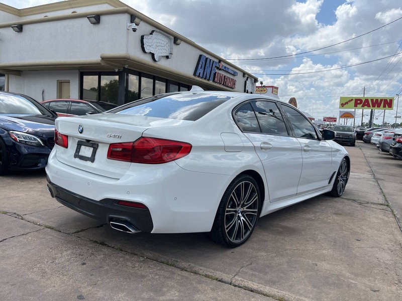 BMW 5 Series Vehicle Image 05