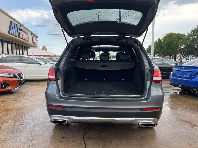 Mercedes-Benz GLC Vehicle Image 09