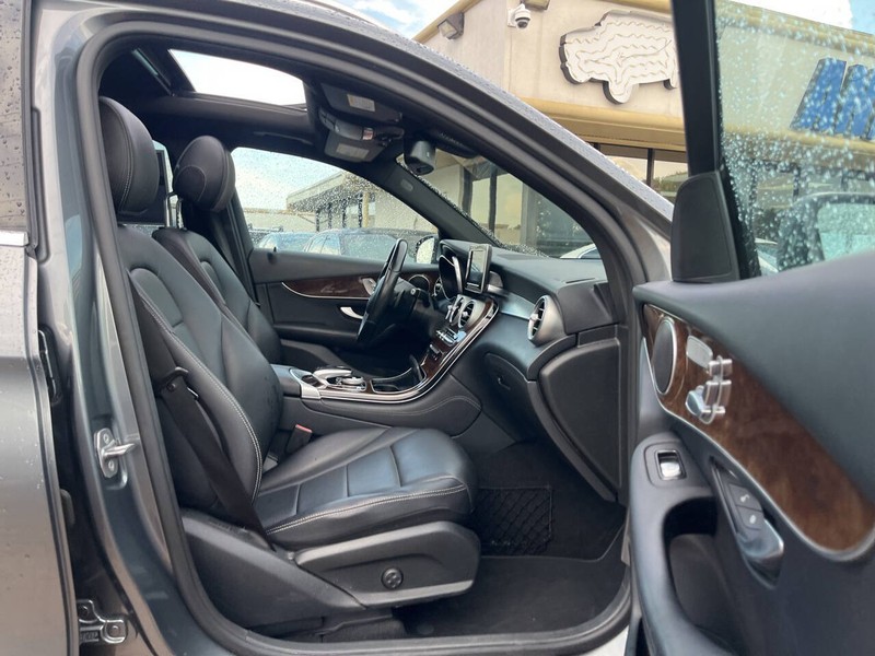 Mercedes-Benz GLC Vehicle Image 11