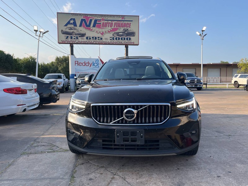 Volvo XC40 Vehicle Image 02