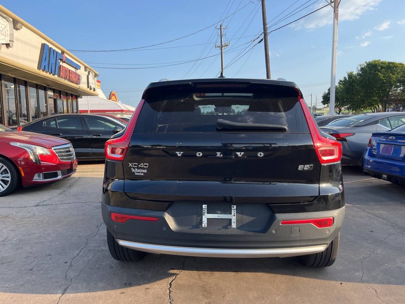Volvo XC40 Vehicle Image 04