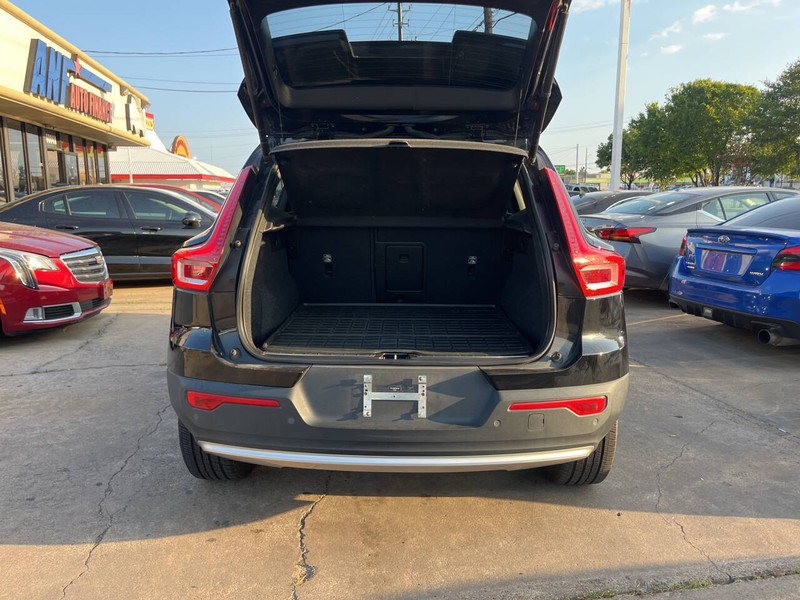 Volvo XC40 Vehicle Image 09