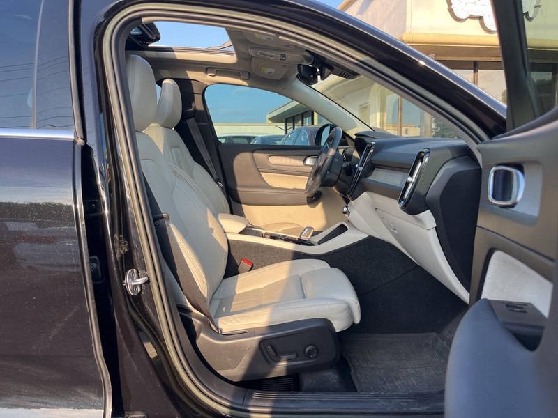 Volvo XC40 Vehicle Image 11