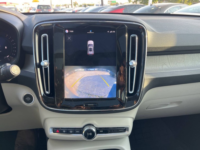 Volvo XC40 Vehicle Image 12