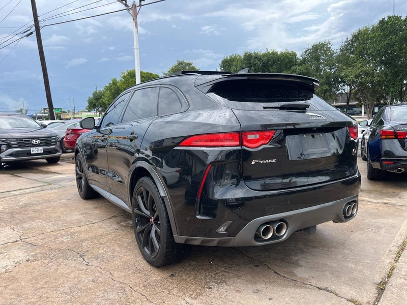 Jaguar F-PACE Vehicle Image 03