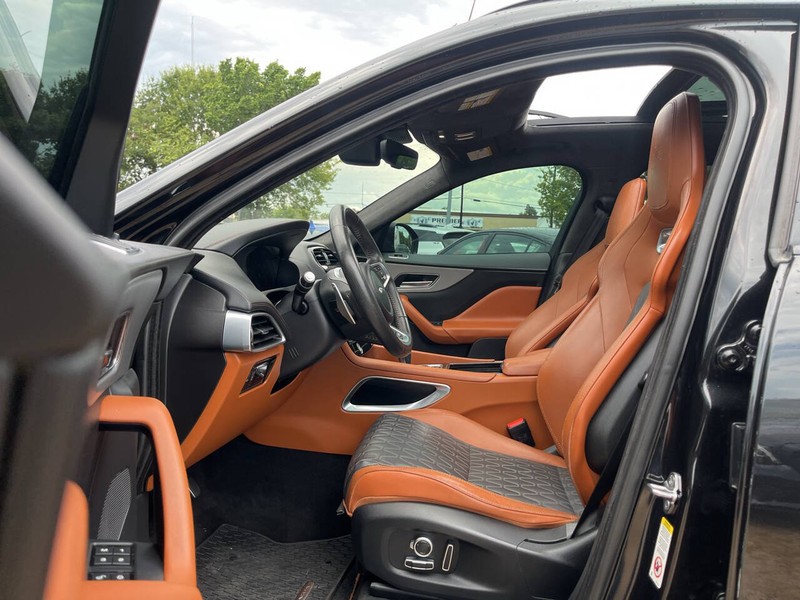 Jaguar F-PACE Vehicle Image 08