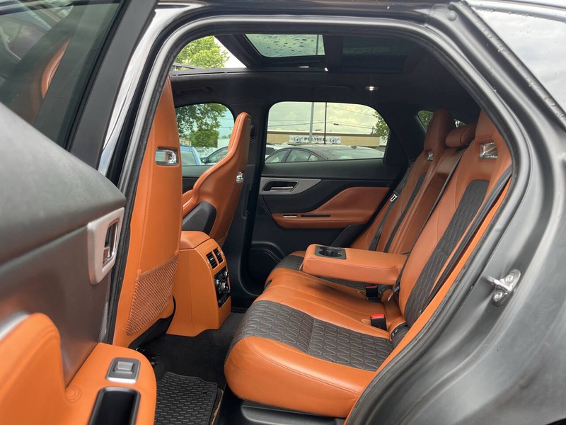 Jaguar F-PACE Vehicle Image 09