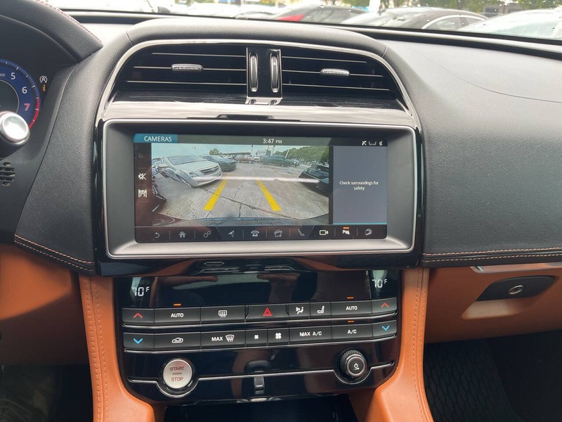 Jaguar F-PACE Vehicle Image 13