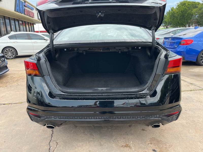 Nissan Altima Vehicle Image 09