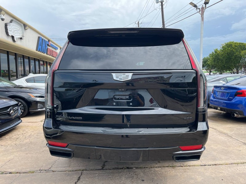 Cadillac Escalade ESV Vehicle Image 04