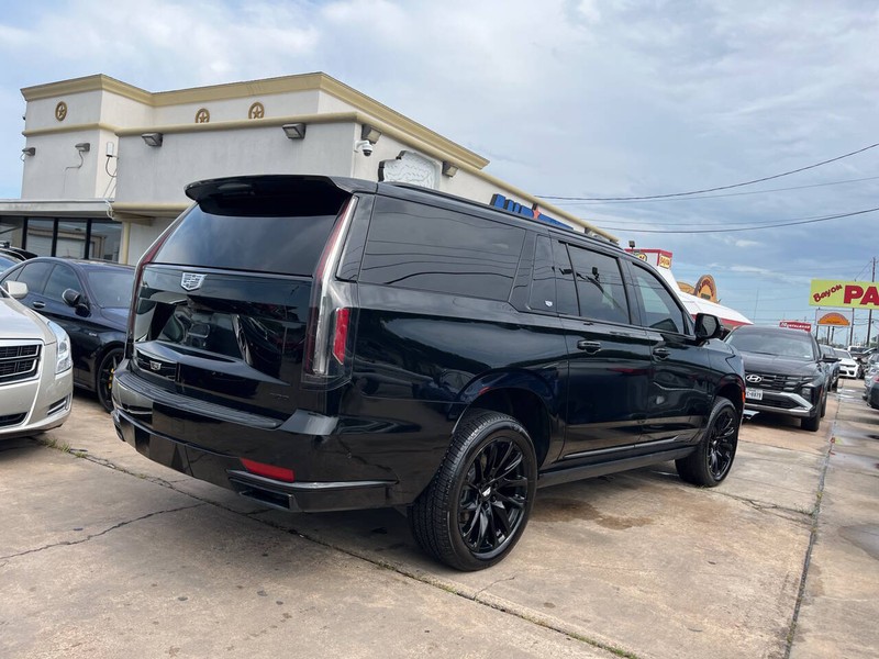 Cadillac Escalade ESV Vehicle Image 05
